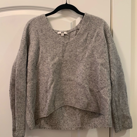 Uniqlo Sweater - Picture 2 of 5